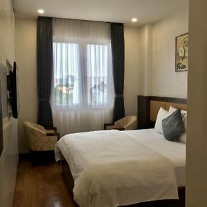 The Moon Hotel 2